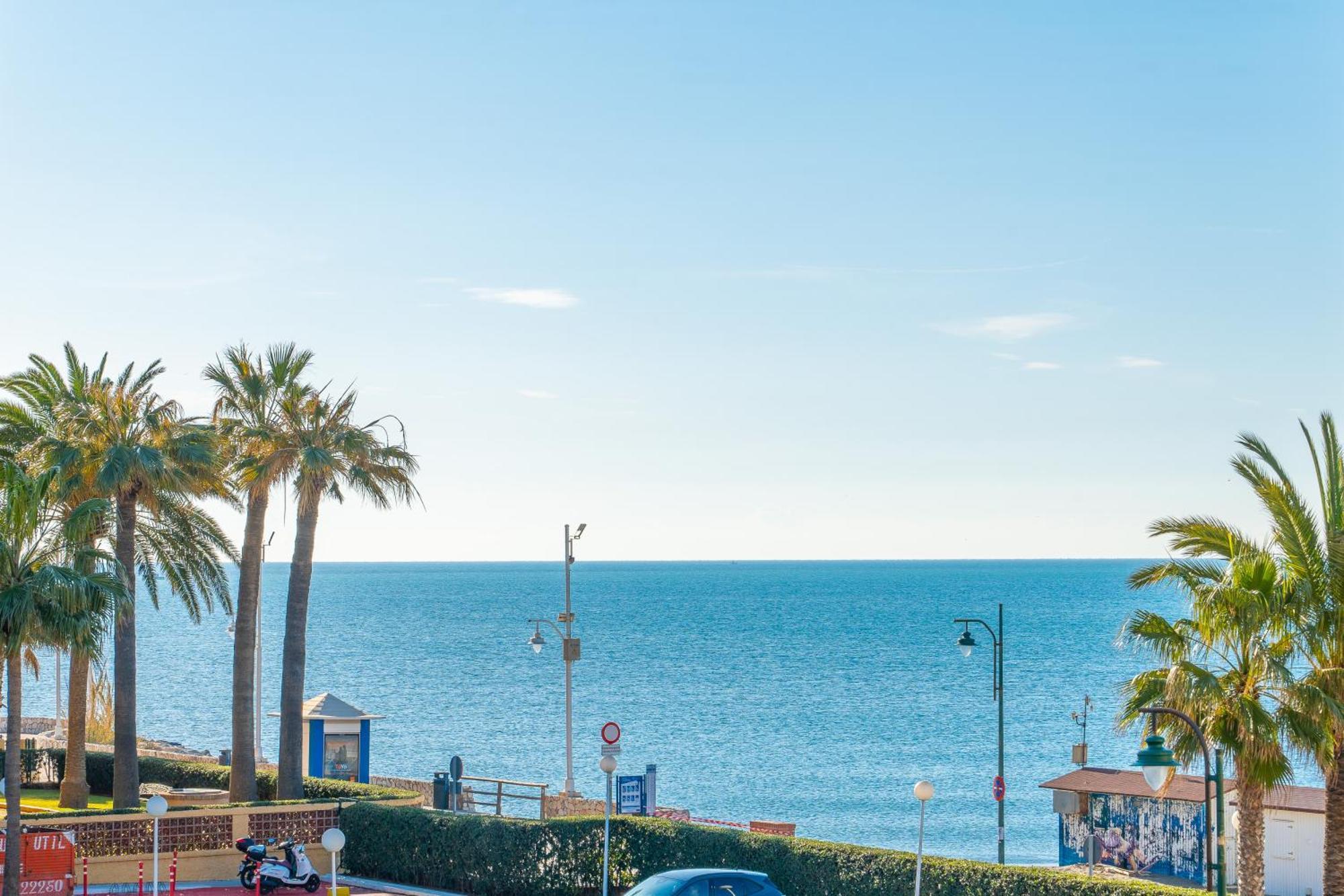 Casa Playa Guadalmar, Beautiful Apartment In Front Of The Sea, Wifi, Ac, Smart Tv, Private Parking Malaga Zewnętrze zdjęcie