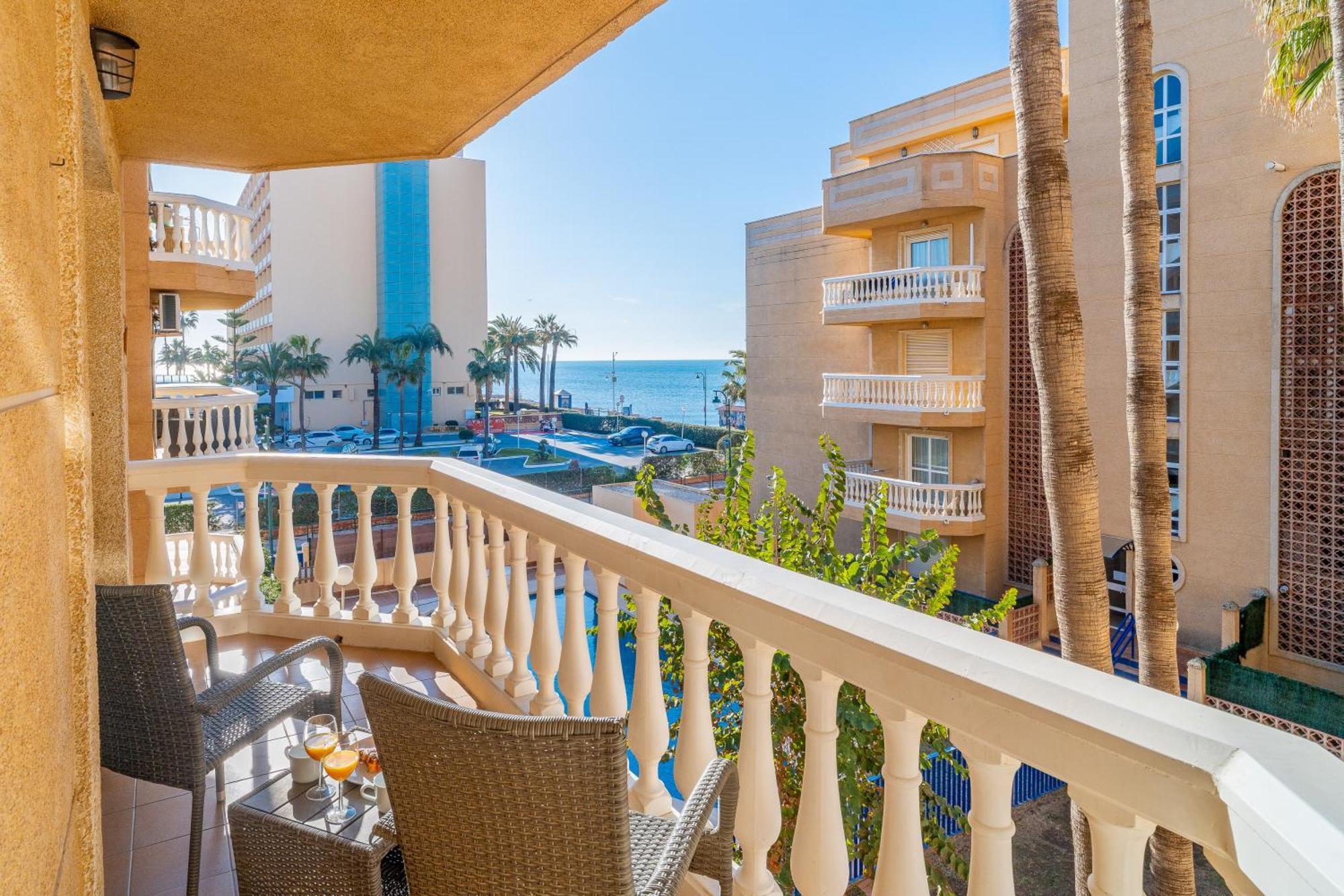Casa Playa Guadalmar, Beautiful Apartment In Front Of The Sea, Wifi, Ac, Smart Tv, Private Parking Malaga Zewnętrze zdjęcie