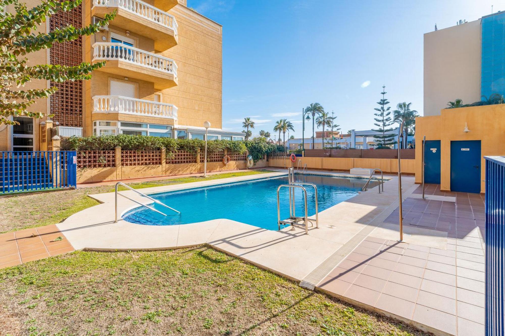 Casa Playa Guadalmar, Beautiful Apartment In Front Of The Sea, Wifi, Ac, Smart Tv, Private Parking Malaga Zewnętrze zdjęcie